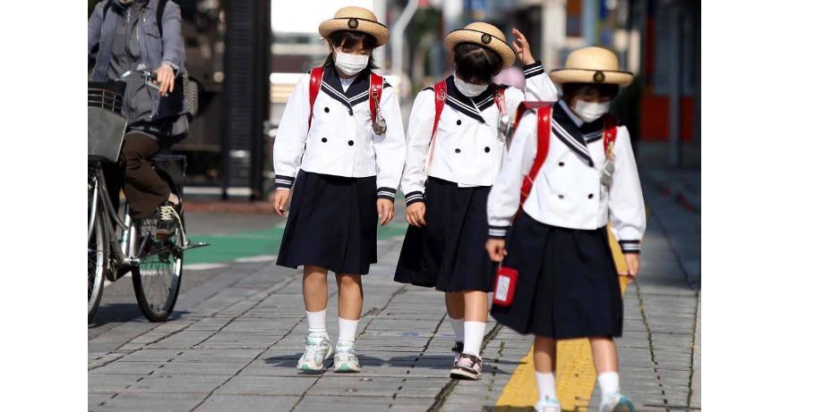 日本校服vs中国,小学初中不说啥了,看到高中校服:不能