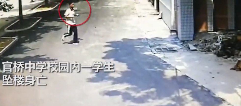 近日,广东化州,官桥中学校园内一学生坠楼