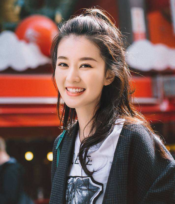 为证自己没整容,乔欣全素颜出镜演示化妆过程,看清脸粉丝都懵了