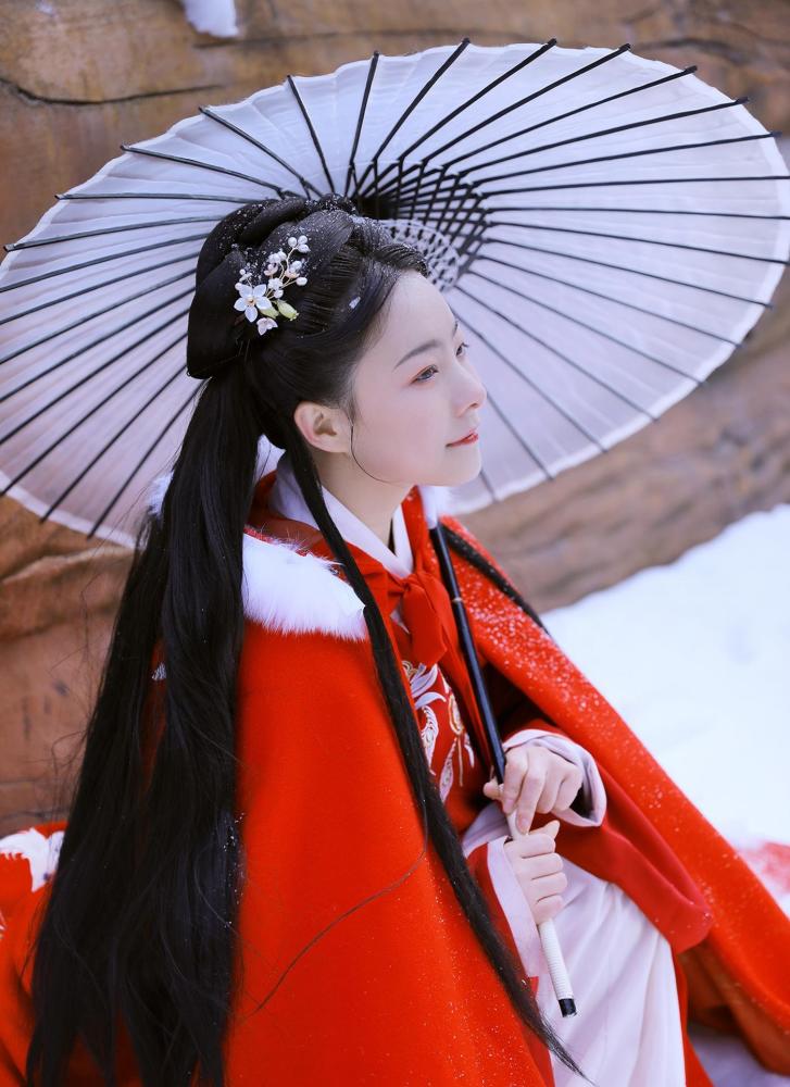 美女古装摄影,红色经典汉服,甜美