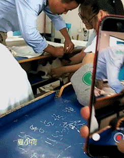 搞笑gif趣图:小姐姐第一次喝白酒,这表情真是醉了的节奏!