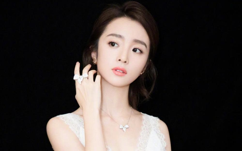 清纯美女胡冰卿写真合集,可爱又精致,魅力十足