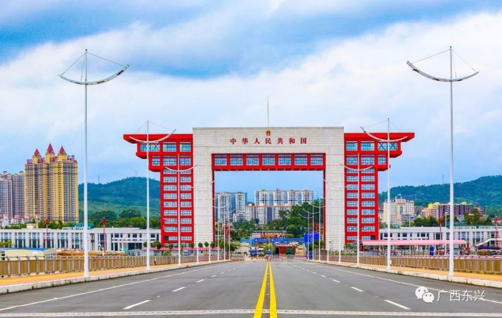 东兴市以主题教育推进项目建设用地征迁安置工作