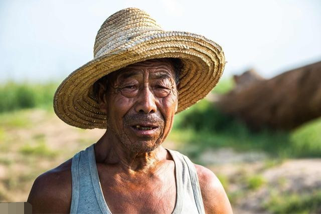 有人说最勤劳的人是农民,最穷的人也是农民,对此你怎么看?