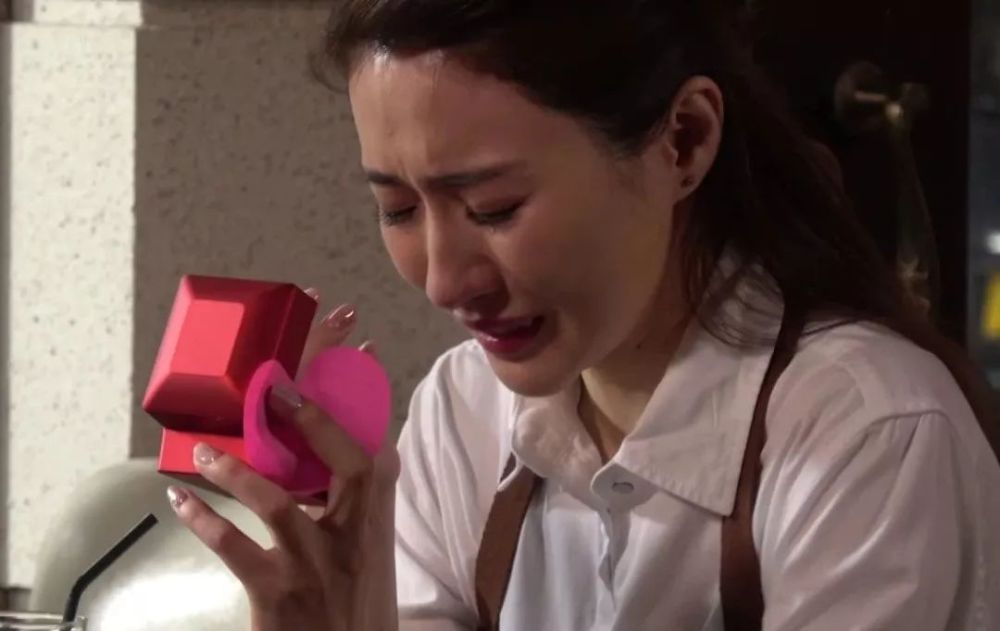 除了视帝视后王浩信唐诗咏的强势加盟外,首次参演剧集的菊梓乔同样以