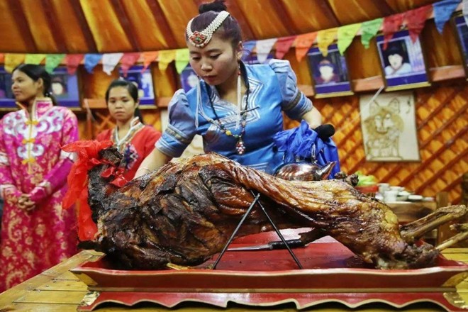 烤全羊,内蒙古,美食,羊肉,健康