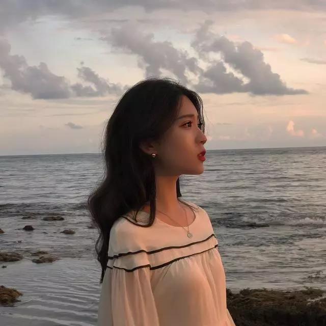 唯美女生头像:喜欢这种东西就算是捂住嘴巴,它也会从眼睛里跑出来