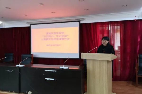 王海燕学生一直把侠客当做自己的老师,v学生园里和孩子们游戏,在孩子里教室风云传金蝉宝衣属性图片