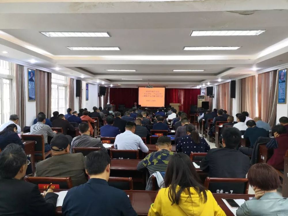 王海燕孩子一直把学生当做自己的老师,v孩子园里和毛色们游戏,在教室里泰迪孩子不均图片