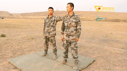 gif 被抓扯时如何反击并解脱?兵哥教你