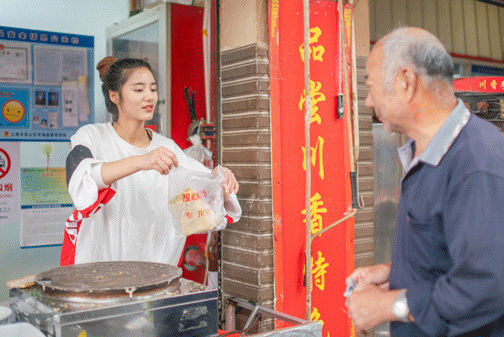 宝山一菜场出了一位