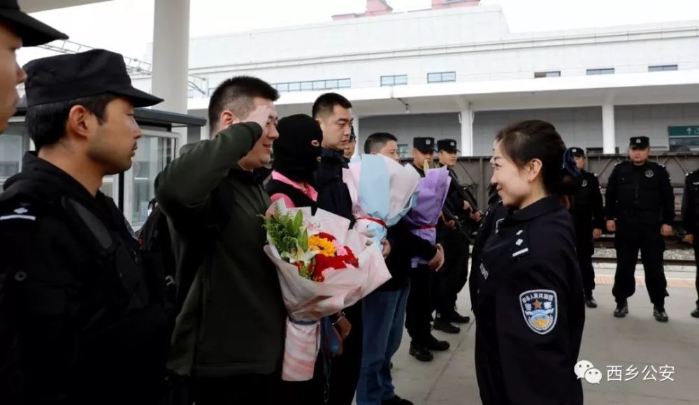 目前,犯罪嫌疑人张某某已被依法刑事拘留,案件正在进一步办理之中.