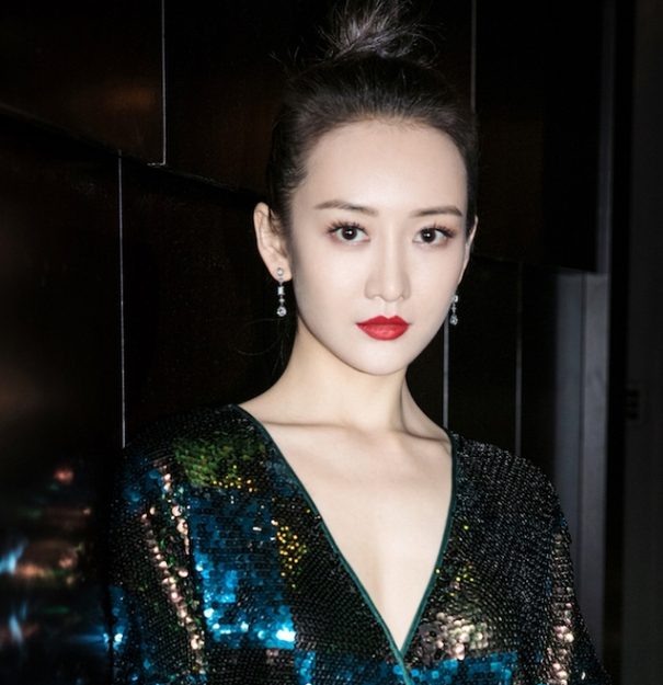 王鸥魅力迷人写真,气质独特,时尚魅力