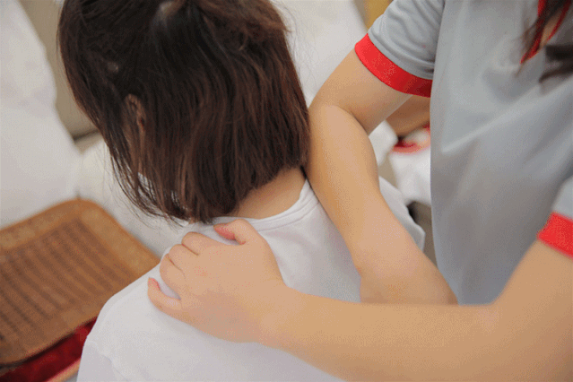 不得了!金城江这家足疗按摩店全是女服务员,竟然还有泡澡服务.