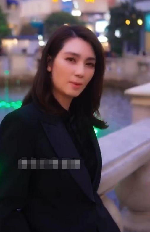 洪欣,颜值,张丹峰,西装