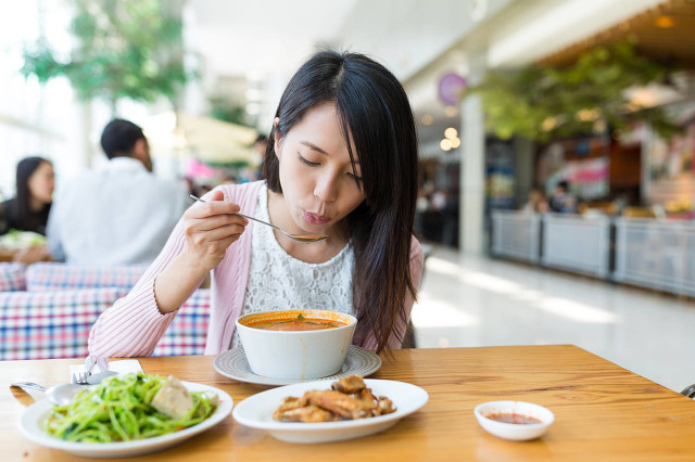 吃东西狼吞虎咽的危害?怎么正确的吃饭?