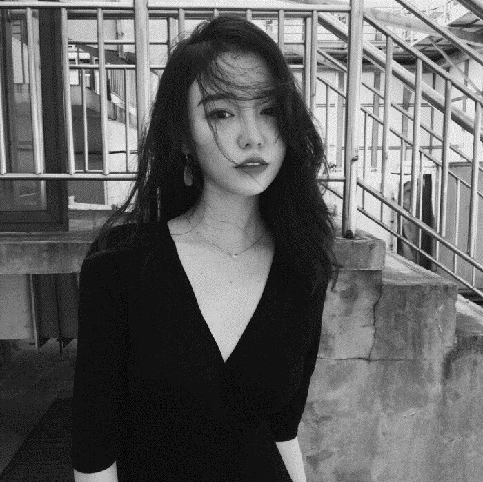 "心酸到极致"的女生头像:遗憾吗?我们就这样莫名其妙错过了?