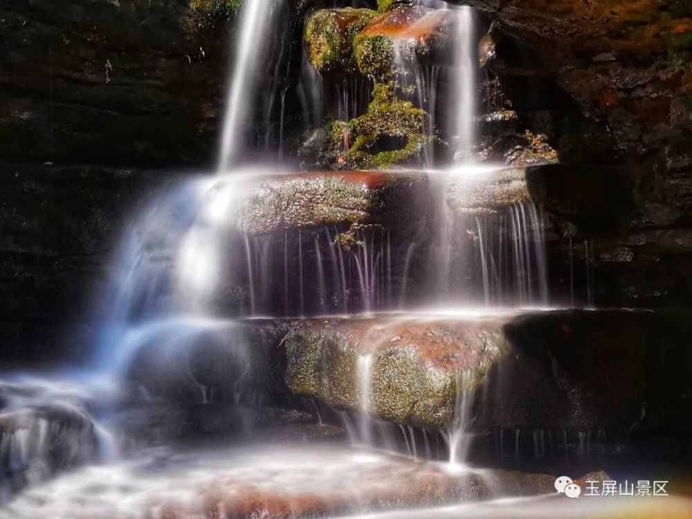 玉屏山山峦起伏,相对高差不大,景区内风景优美,自然生态非常良好