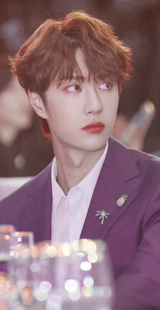 王一博高清手机壁纸:想到世上有你这样的人存在,似乎天气也变得明朗