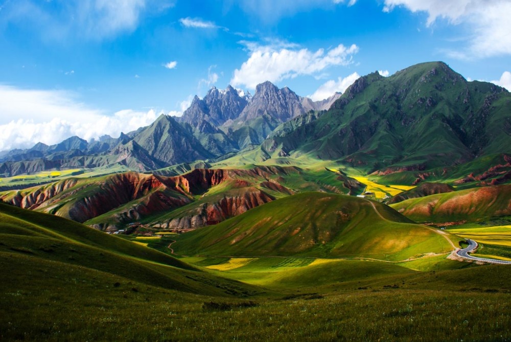 绕不过的美景"祁连山",为了保护这处美景,应该限制游客人数了