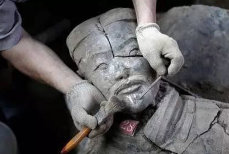 唯一禁止出国展览的兵马俑,造型特别,连专家都无法解释!
