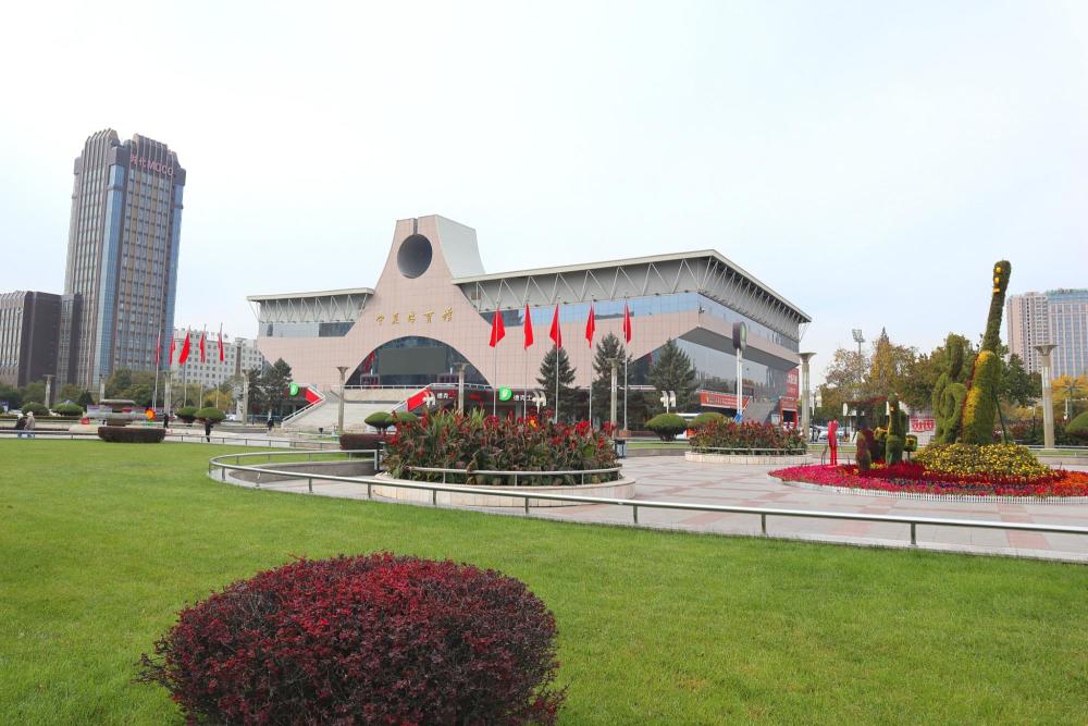 银川光明广场上的"西部之光",造型奇特,咋这么眼熟?