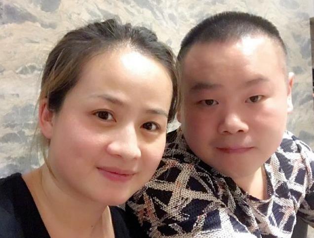 德云社背后的女人曝光,于谦老牛吃嫩草,岳云鹏老婆旺夫脸