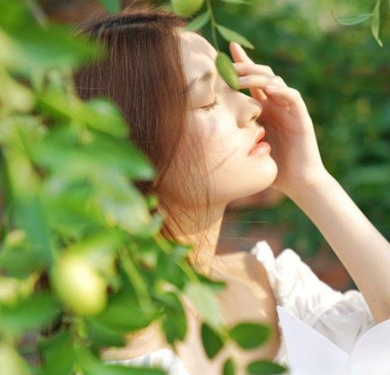 林允秋日唯美范壁纸,气质脱俗文艺范儿十足,诠释内心自然小清新