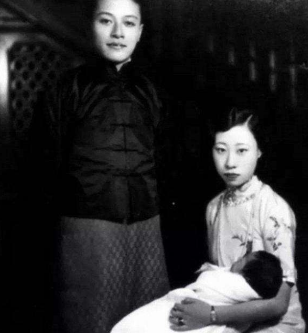 她是晚清最美公主,前半生享受荣华富贵,晚年却为生计街头摆地摊