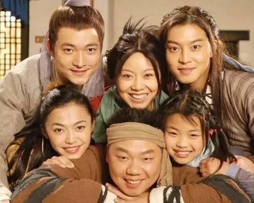 悄悄变漂亮！闫妮竟撞脸24岁杨紫还和胡歌穿情侣装(图)