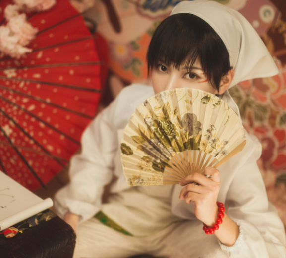 动漫人物白泽cosplay,温婉动人