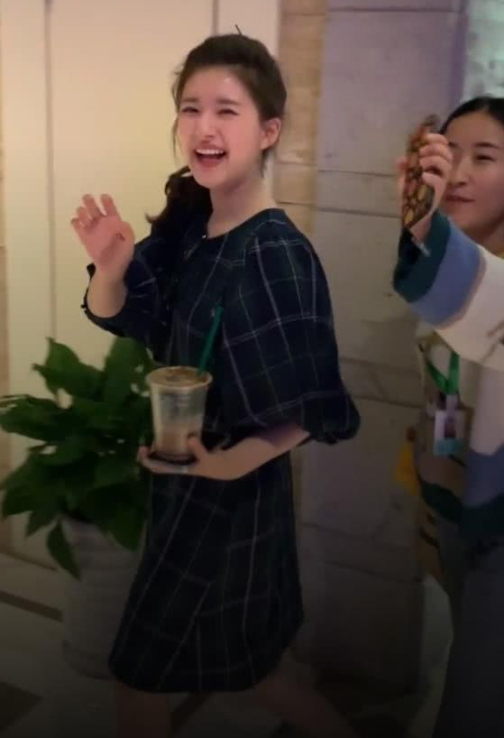 赵露思,赵露思生图,赵露思路人图,赵露思被偶遇,赵露思身高