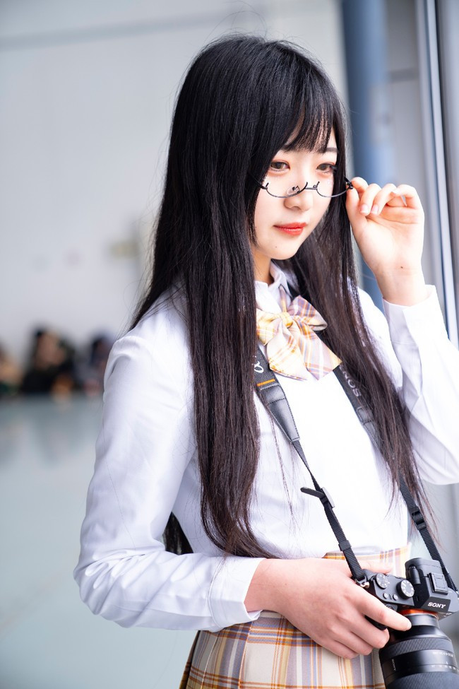 戴眼镜适合cos的角色,二次元戴眼镜的女角色 cosplay:戴眼镜的jk美少女