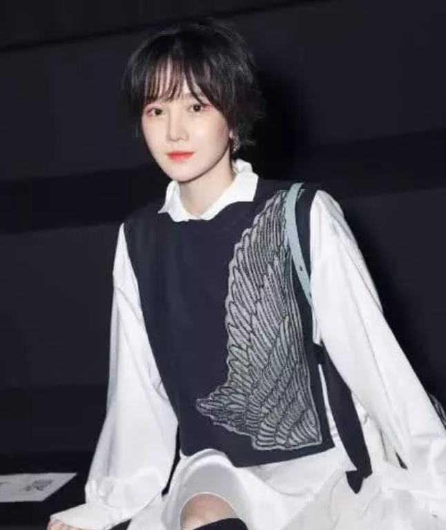 公开承认整容,陈小纭自曝整容近十次,对比旧照如脱胎换骨