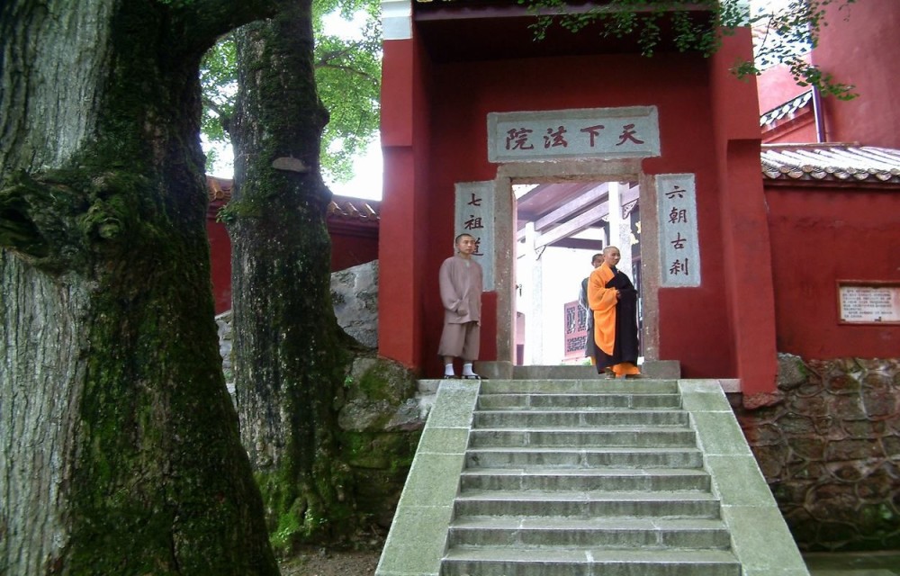 湖南香火很旺的一座寺庙,有六朝古刹之称,是省重点保护文物