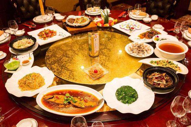 同事请吃饭,我带朋友去,饭后让我出一份钱,还能来往吗