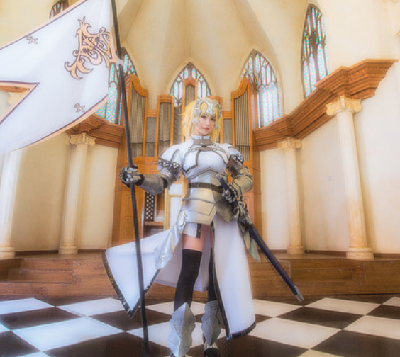 动漫角色圣女贞德cosplay,小姐姐气质英气迷人