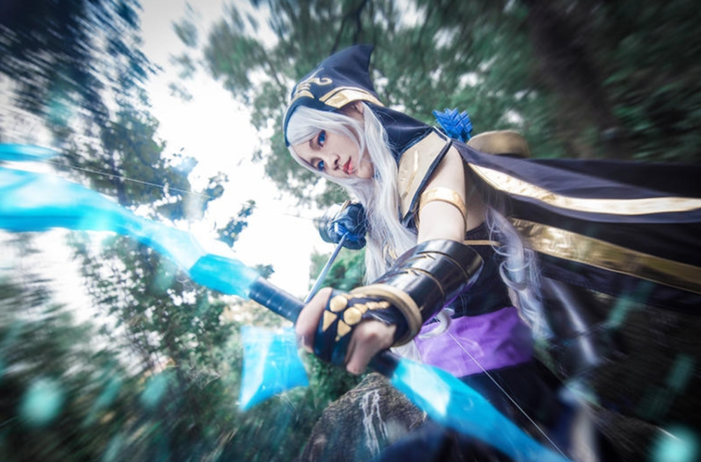 cosplay联盟夏,金木研cosplay cosplay:英雄联盟 是你的冰山御姐寒冰女神