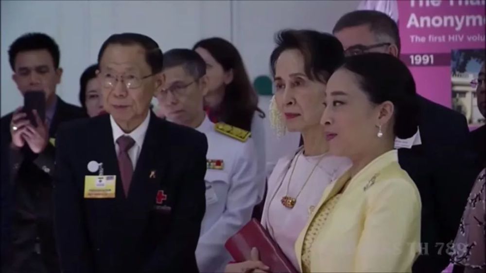 泰国大公主深受父王信任,接待缅甸美女贵宾,母亲坐轮椅上同行!