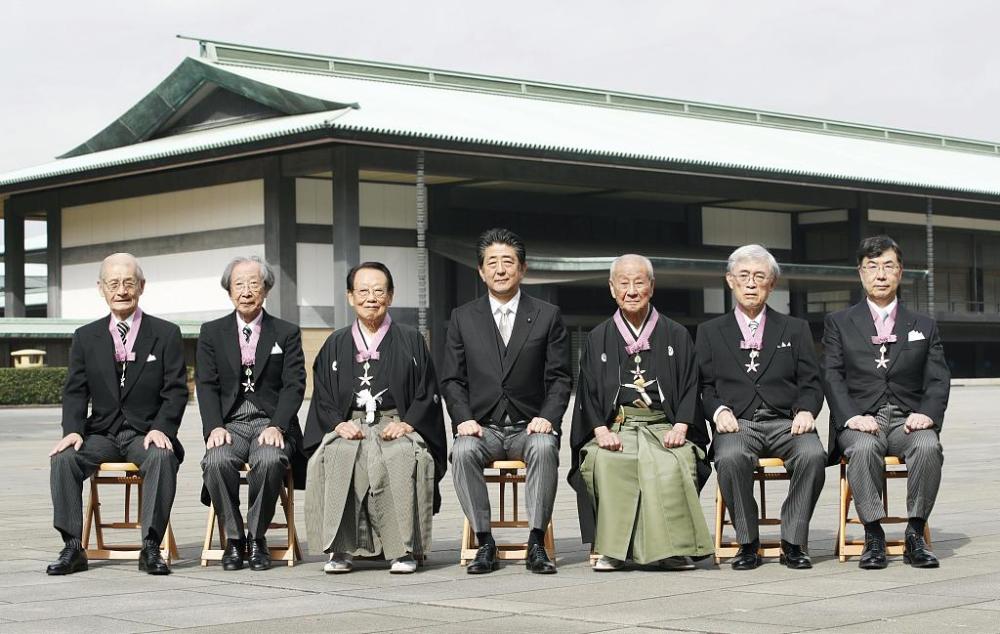 即位礼后,日本天皇德仁首次亮相,为诺贝尔奖获得者授勋