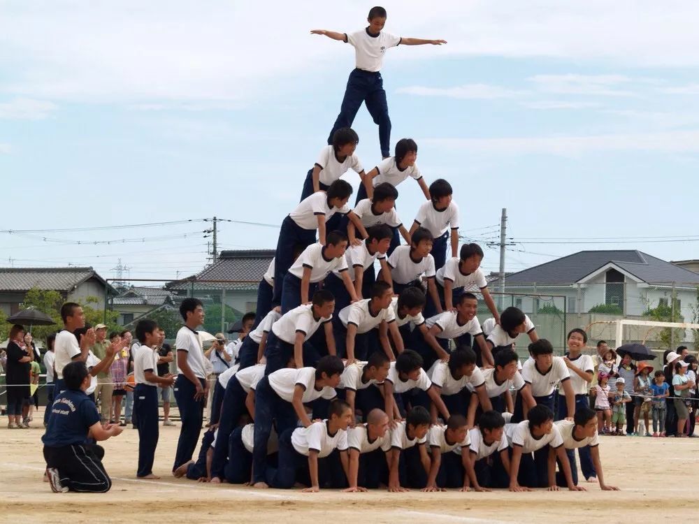 日本学生"叠罗汉"屡出事故,背后却是日本人对集体主义