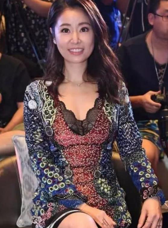 林心如生子后身材大变,穿裙子肚子分三段,网友:这才真实!
