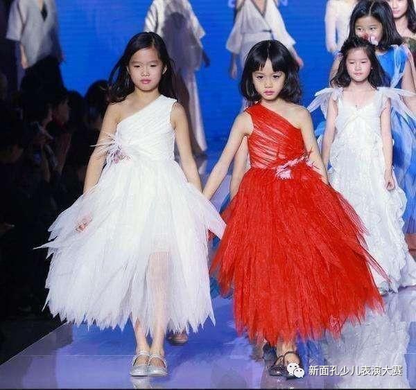 明星女儿的t台走秀值得一看!