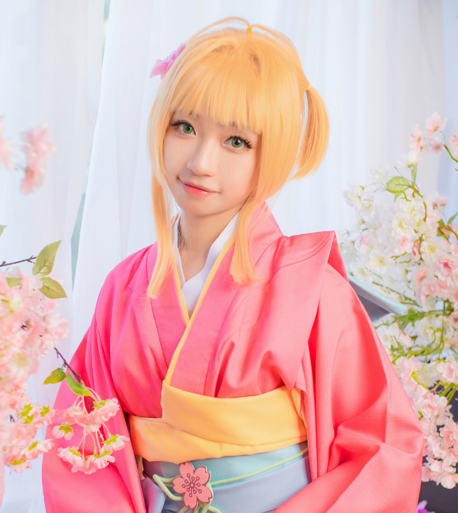 美女cosplay动漫角色,扮演的saber,女人看了都着迷