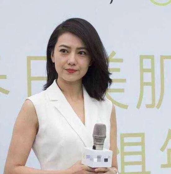 多位40岁女星未修图照片曝光,面部差距很大,岁月不饶人啊!