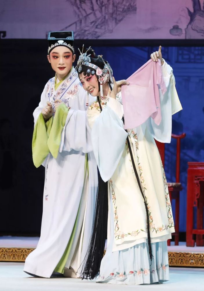以吴清华,黄艳艳为代表的莆仙戏青年传承者们,在充分尊重前辈艺术