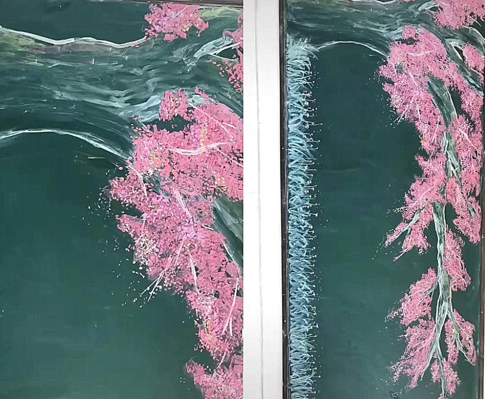 美术生黑板上画"樱花",刚开局:解锁粉笔新用法,结尾:美哭了!