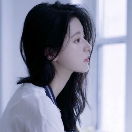 丧系女生侧颜女生头像:世界上除了父母不会有人掏心掏