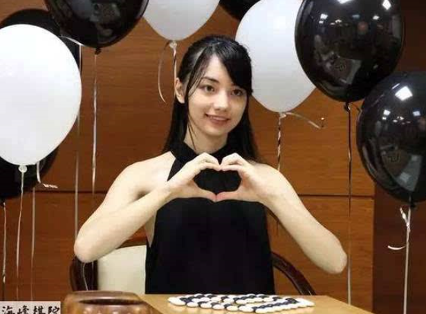 棋坛第一美女横空出世!25岁身材颜值爆表,棋迷:像仙女