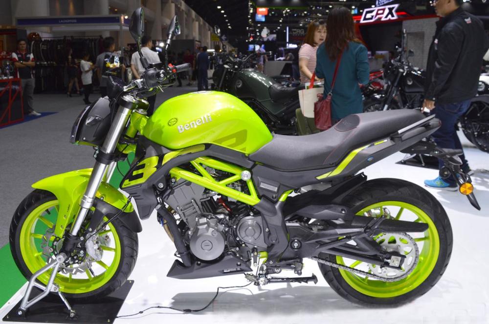 贝纳利又一改款车来袭,并列双缸水冷,排量300cc,马力37匹